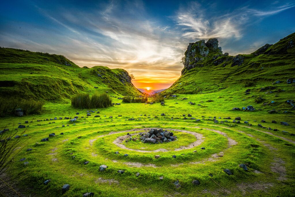 곤괘 ― 묵묵히 받아주고 길러내는 사람 robert lukeman rbcxo9au u unsplash